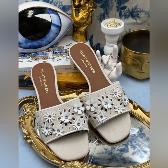 🆕 KURT GEIGER LONDON 🧿 NWOB Flower Power Low Sandal, Bone - Sz 40 US 9 - Picture 3 of 16